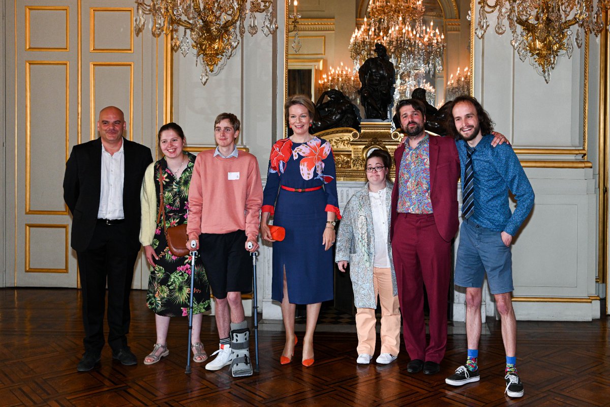 MonarchieBe's tweet image. 🏆 De Koningin reikt de Koningin Mathildeprijs uit aan vzw Brake-out, die zich inzet voor de inclusie van jongeren met een verstandelijke handicap.