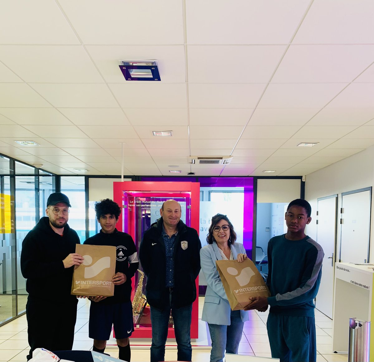 Retour en photo de deux jeunes joueurs du club de football de Soyaux qui ont été sélectionné pour recevoir des équipements Puma aux couleurs du club.

Merci à la <a href="/maison_lafaye/">Maison Lafaye</a> qui a participé au financement de ces équipements.