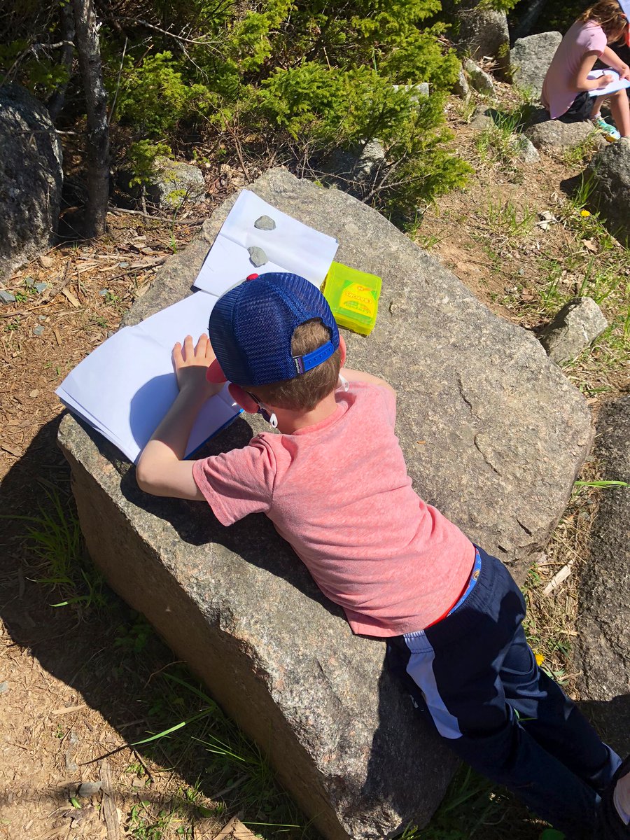 MsSinclair_Ed's tweet photo. We decided to take our Writer’s Workshop outside today! #GetOutside #FreshAirLearning #WeAreWriters https://t.co/lJXOu1lUYC
