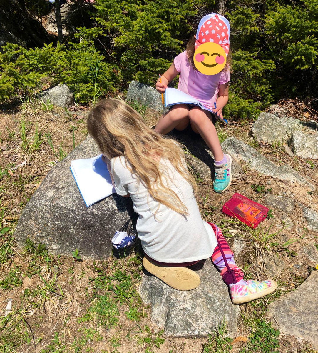 MsSinclair_Ed's tweet photo. We decided to take our Writer’s Workshop outside today! #GetOutside #FreshAirLearning #WeAreWriters https://t.co/lJXOu1lUYC