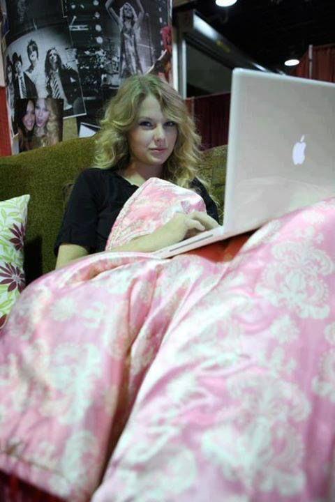 soitfuckingoes's tweet photo. us at                           taylor swift
"m i d n i g h t"                  at midnight https://t.co/3NZgqBio4r