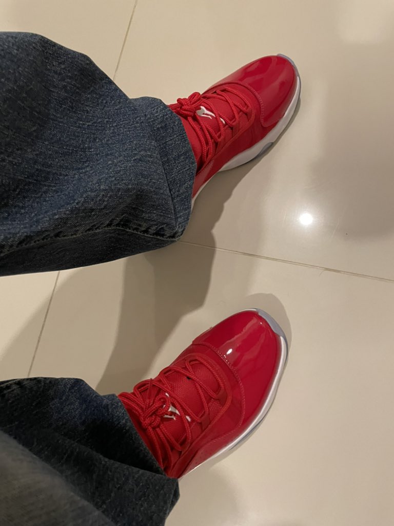 hiimfrederick's tweet photo. DATHOTTNESS #dathottness #swag #boolin #boolinonmars #boomin #GOAT𓃵 #goattalk #jordans #jordanshoes https://t.co/jCRnzuFdKS