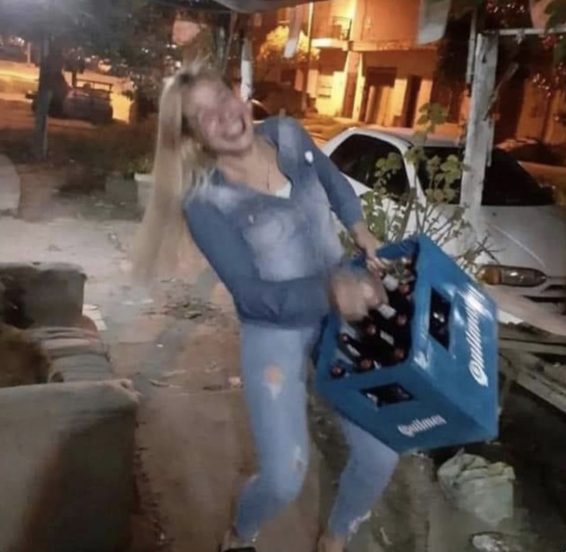 “O álcool não te faz feliz”

Eu com álcool:
