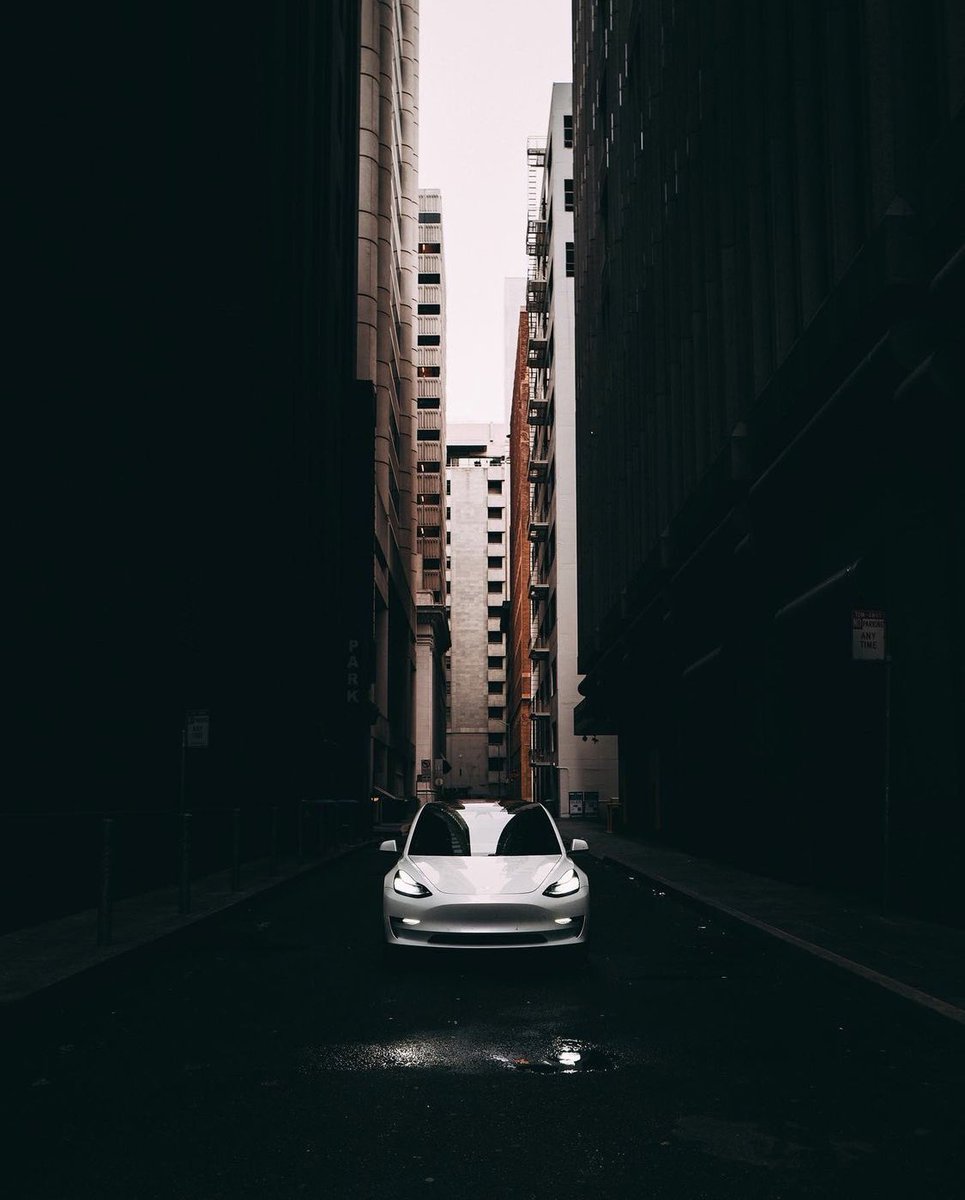 MinimalDuck's tweet photo. Blade Runner Vibes. @Tesla @elonmusk https://t.co/FG6MzO5fVb