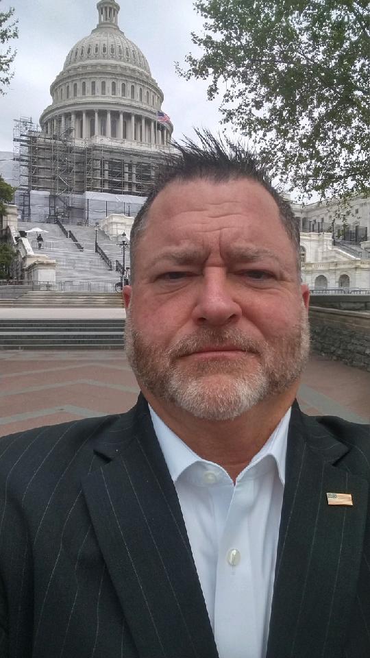 RobHeatherly1's tweet photo. Lue Elizondo
 recently at Capitol Hill.
@LueElizondo
#ufotwitter #uaptwitter https://t.co/IA8ZtFldgr