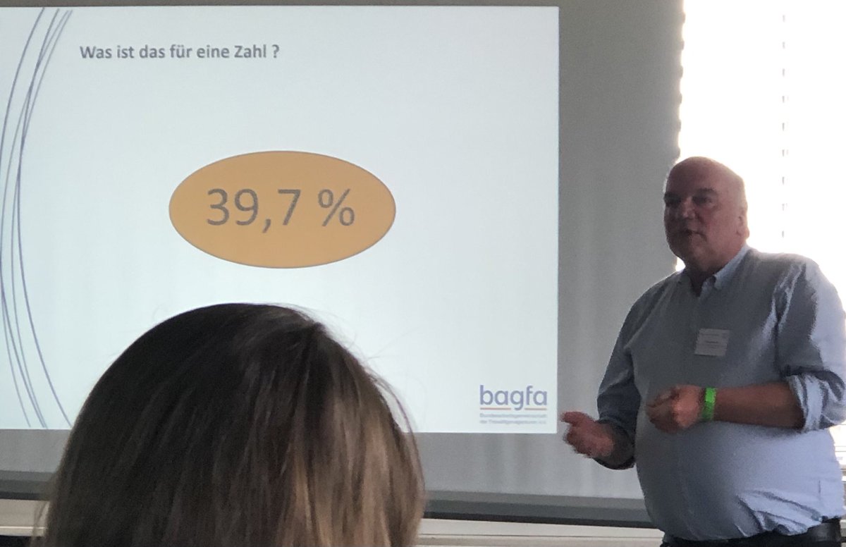 AlettaBonn's tweet photo. 39,7% people contribute to some voluntary engagement; ~400 volunteer organisations in Germany- great partners for #citizenscience by Ralf Baumgarth/ Bagfa #csforum https://t.co/bT7Uy8EHJr