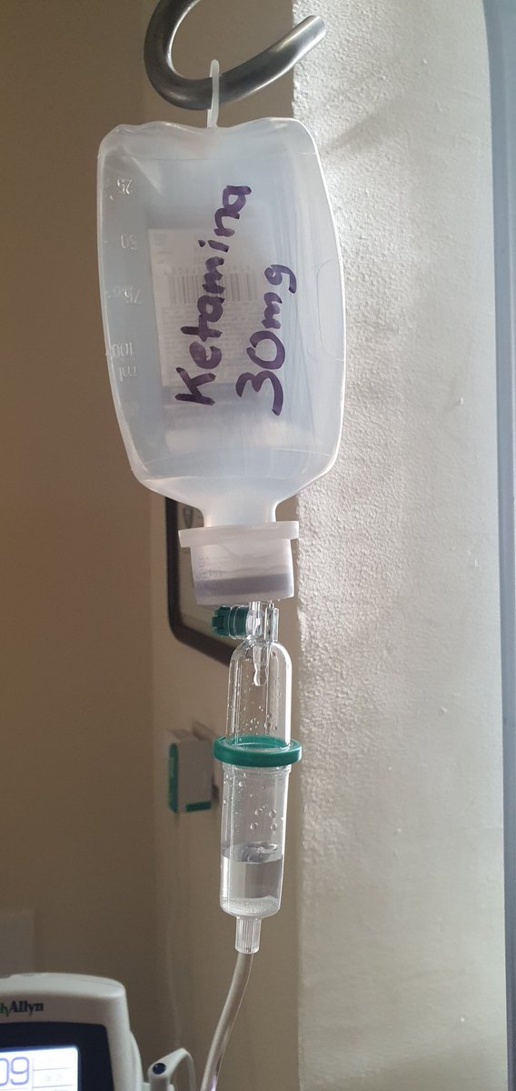 carlos_arnaud's tweet photo. Hoy infusión de #Ketamina Sesión #4 en paciente con Trastorno Bipolar tipo I en fase depresiva 

Si se administraron 30 mg de #Ketamine IV , ¿cuánto pesa el paciente ? https://t.co/qmzmpc3Sim