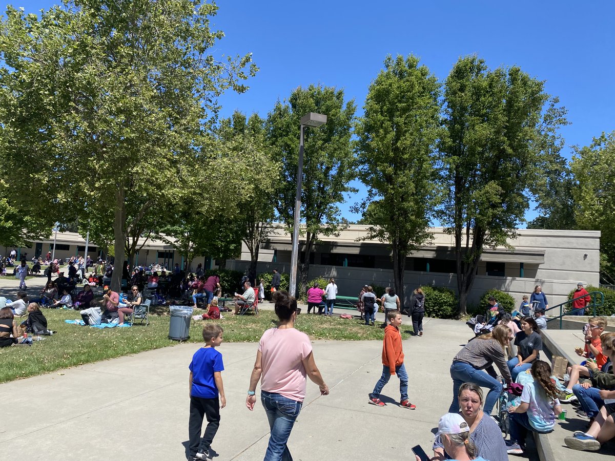 GJUESD's tweet photo. @GJUESD Parents joined Vernon E. Greer Elementary Students for Picnic on the Green. Great turnout on a beautiful spring day. https://t.co/Fqd9gyzH7H