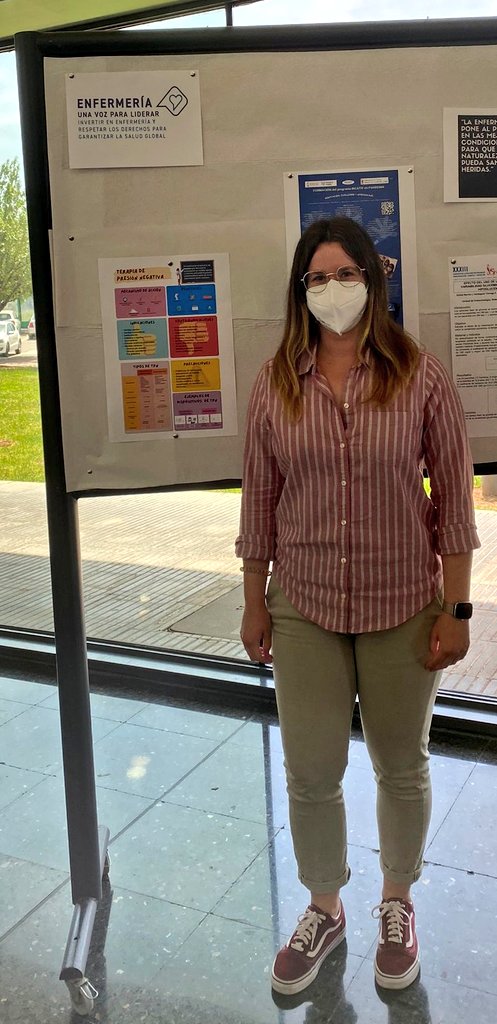 paorma27's tweet photo. Ilusionada con ver mi infografía en las VI Jornadas de enfermería del Hospital de Llíria. Gracias por invitarnos y en especial a @69MACU y a @Angela_acf por mencionarnos y dar visibilidad a los residentes y especialistas de Enfermería Familiar y Comunitaria. https://t.co/XtviIj6nFm