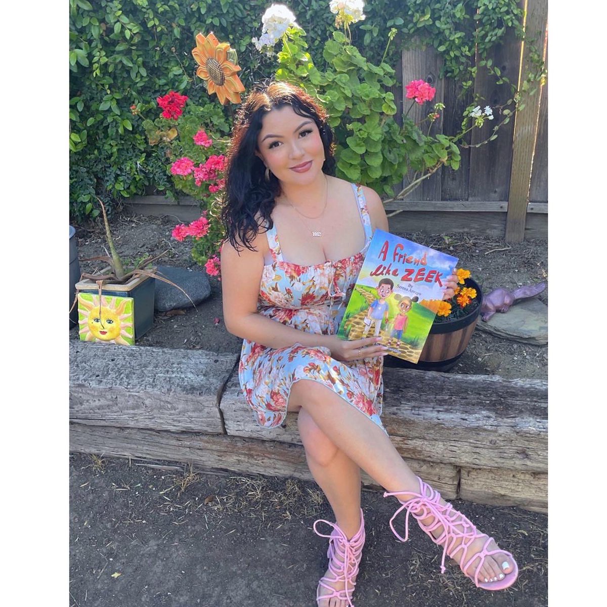 aFriendlikeZeek's tweet image. So surreal to hold my book for the first time! I am so grateful and proud of the outpour of love and support we have received. Check out our book out now! 
 amazon.com/dp/B09ZVGQ2T7/…
#asd #autism #childrensbook #autismbook #author #amazon #kdp #nonverbal #aac #stimming #autismmom