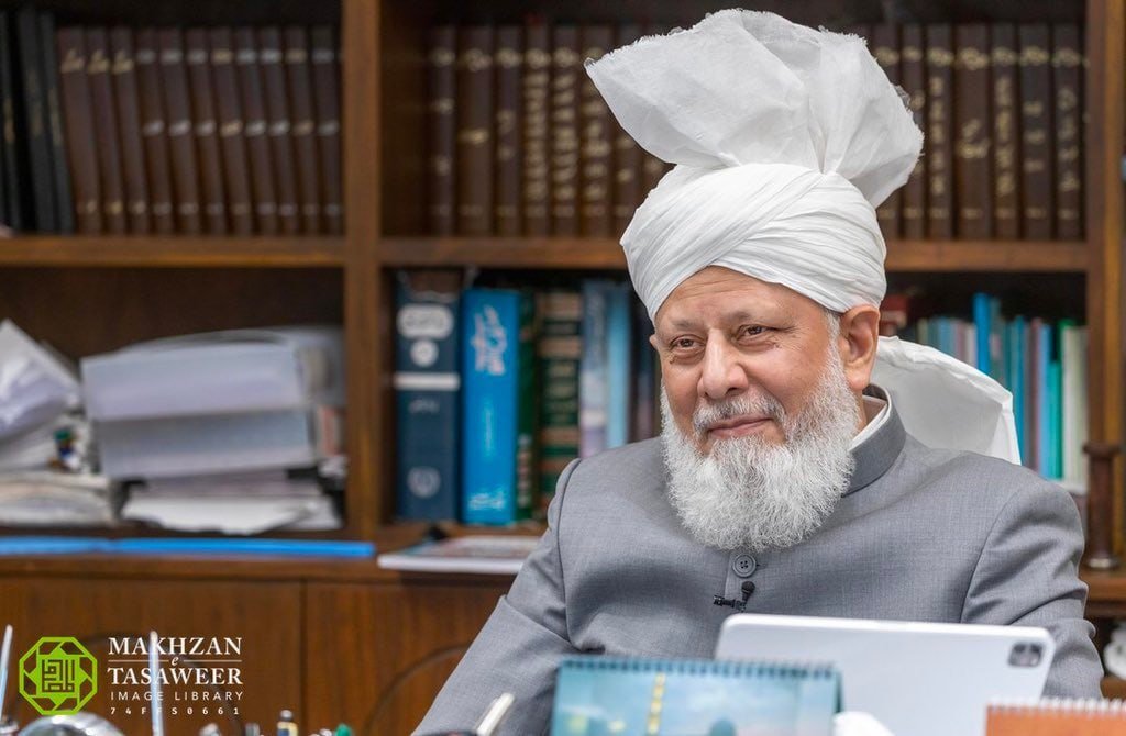 MKAUSATarbiyyat's tweet photo. “There is still time for the world to pay attention to the rights of the Creator and of His Creatures.” 

-Hazrat Mirza Masroor Ahmad, Letter to the Pope, 2011
#MuslimLeadership https://t.co/chAOe1VEW2