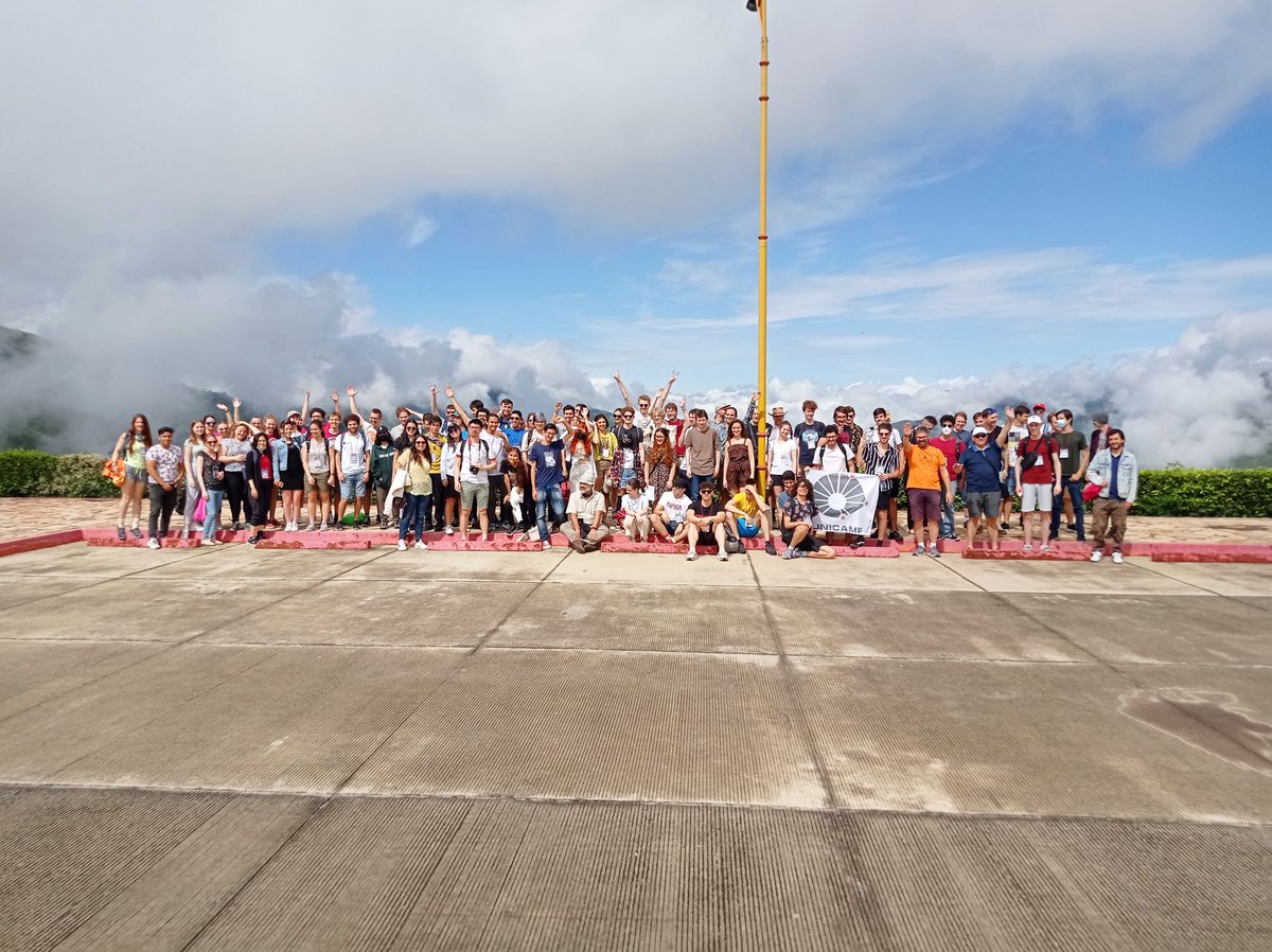 leandrotessler's tweet photo. O espírito do @IPT_Official. Equipes de 15 países conhecendo a linda região da província de Santander na Colômbia. Novos amigos, muitas risadas e física de primeira. #QuantumCoaches presentes. @unicampoficial @UIS https://t.co/UhrIt59obs