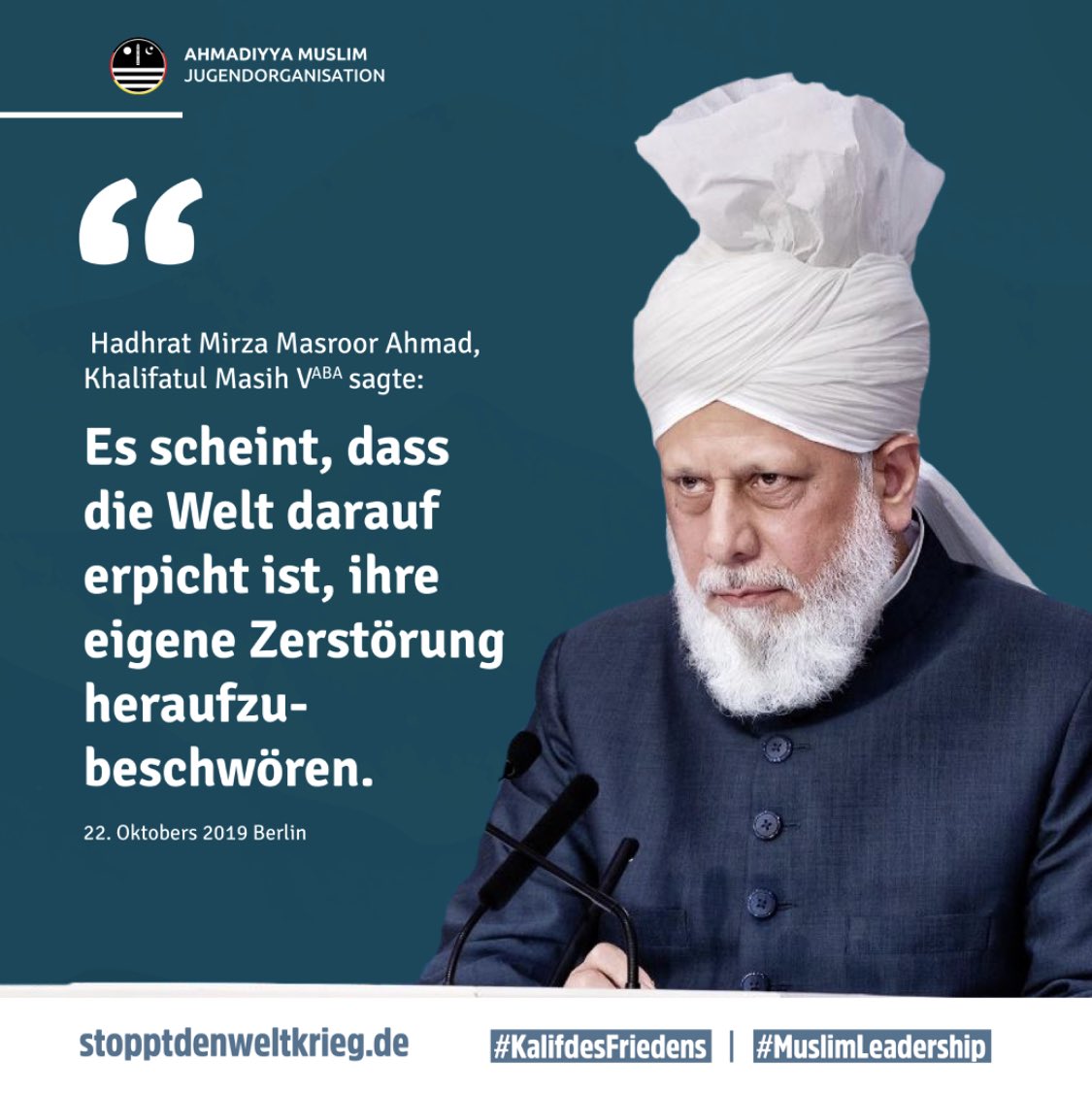 MKABayern's tweet photo. Stoppt den Weltkrieg!
Seit mehr als 10 Jahren warnt der #KalifdesFriedens  vor der Gefahr und den Folgen eines Dritten Weltkrieges. Mehr Infos unter https://t.co/nNLtvSp7iV

#MuslimLeadership https://t.co/khDbYxUwbX