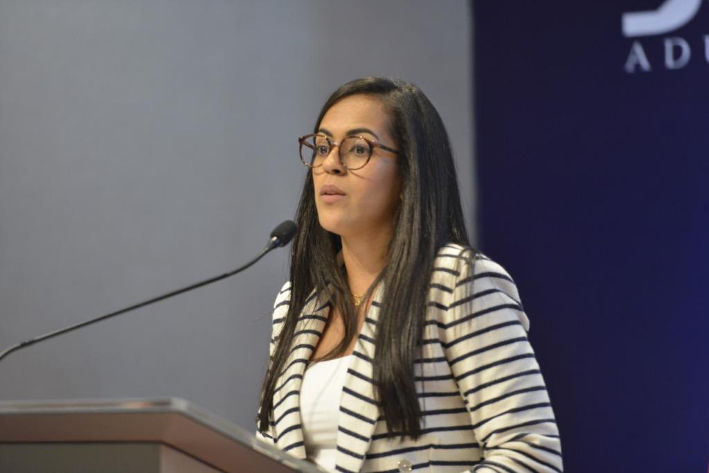 aduanard's tweet photo. Nos sentimos altamente comprometidos con este proyecto retador, en el que, durante los próximos 7 meses, implementaremos un sistema basado en principios y guías de gobernanza.
Nathalie Rojas, coordinadora de la Gerencia de Procesos.
#IsoAntisobornoDGA
#AduanasRD https://t.co/JgzoINB7o8