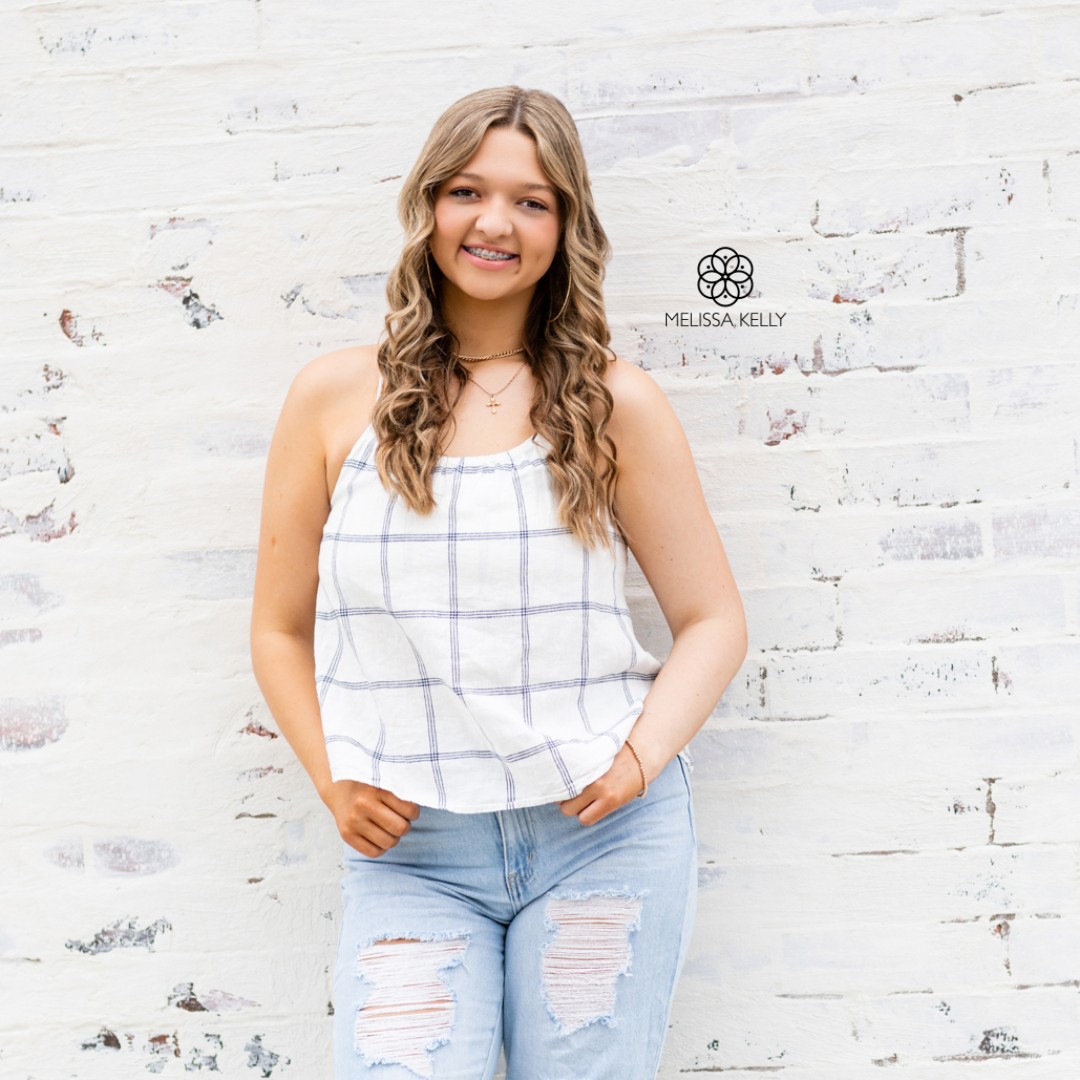 KMC Senior Mia! Mia is a cheerleader at KMC and she will be on the dance and cheer team at Newman University. Mia has a contagious smile and I loved all of her excitement and laughter during her session  💗🤍