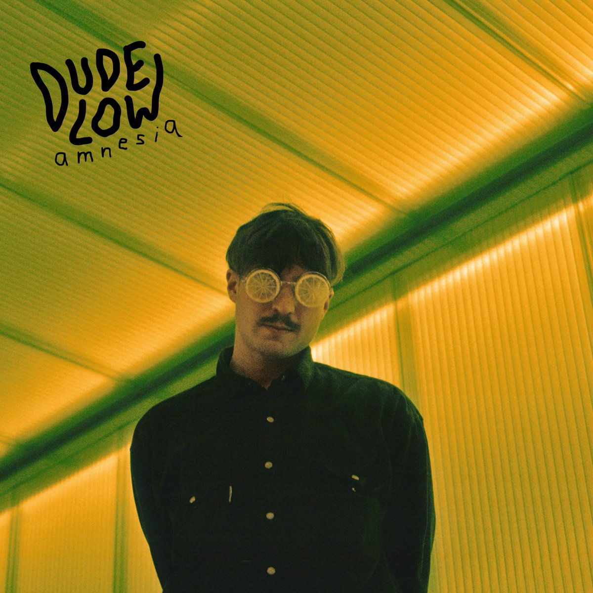 SunMusicAddict's tweet photo. POP CITRONNÉE | Dans le #SUNMusicAddict demain, un artiste venu de #Rennes pour jouer une #pop qui se frotte au #hiphop : @dudeloww ! Citrons vissés dans les yeux, il nous jouera quelques titres d'“Ego Trip”, son deuxième album.

🍋Vendredi à 18h00 sur SUN ! #radio #livemusic https://t.co/d0HQmcCl0u