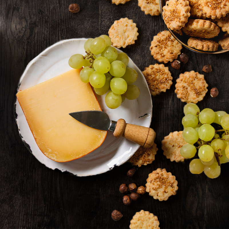 CBCheeses's tweet photo. Take your Vermont white cheddar to the next level with grapes and nuts. #CheeseWisely. https://t.co/pMYqOYvxWL