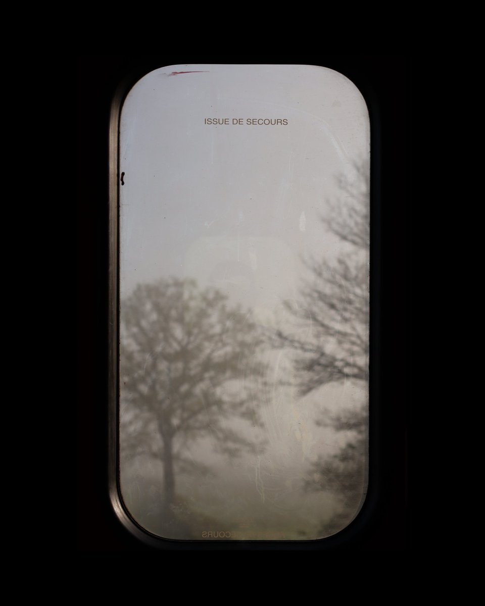 Mahkeo's tweet photo. Issue de secours #train #somewhere #ricoh #grsnaps #grist #gr3x https://t.co/2RI0817H8r
