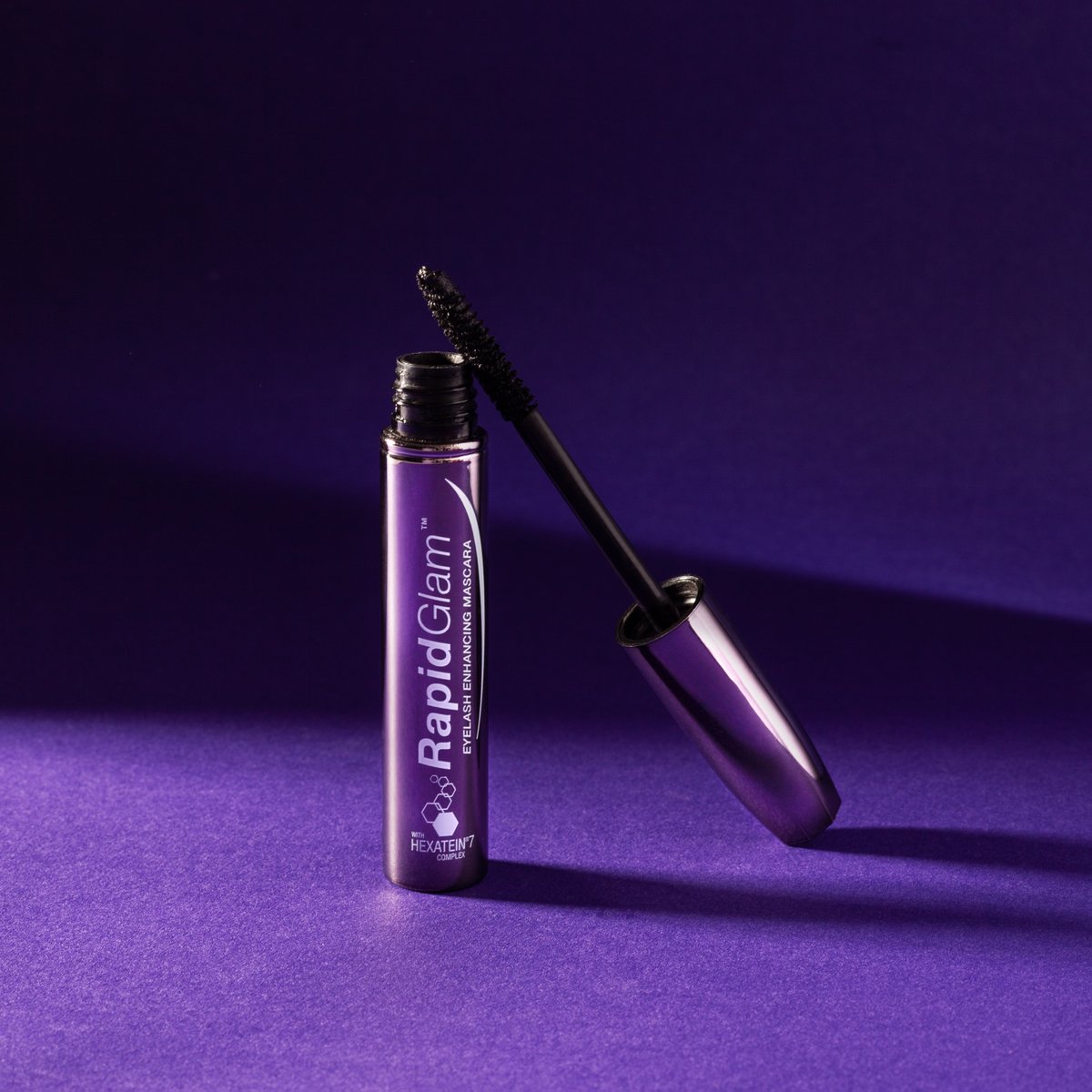 RapidLashUK's tweet photo. Yet to discover the world's first mascserum, RapidGlam? ⚡️ 
Available at https://t.co/ewzyCu7vuq https://t.co/OhA6A7o7fn