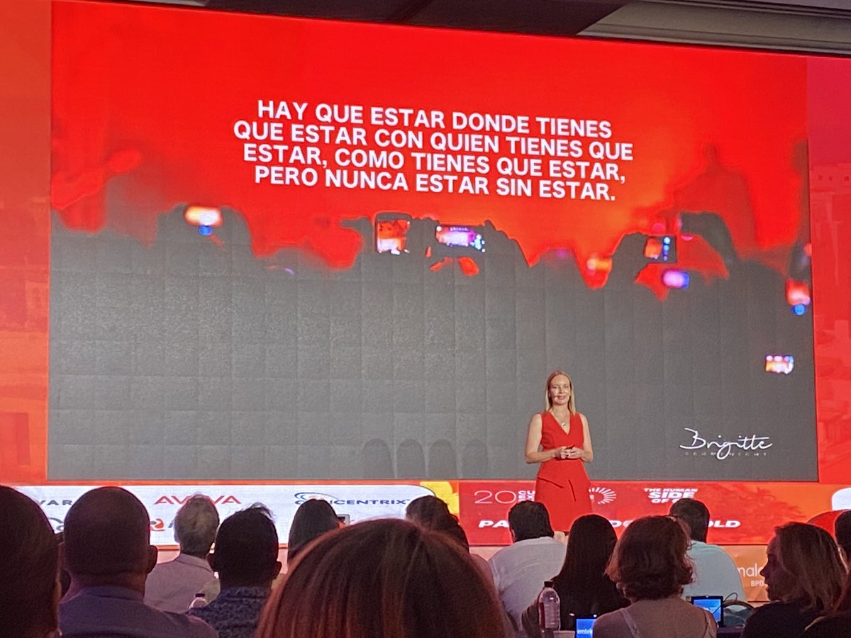 LinaMaraCorrea1's tweet photo. Disfruta cada minuto vivido. Vida es solo una y conectó con este mensaje de @seumenicht 
#Cxsummit2022 https://t.co/OQvESaL8TL