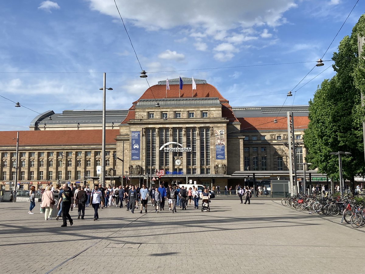 der_wolf_aus_dd's tweet photo. So, nun endet auch mein Kurs in #Leipzig. Ich habe in 34 Wochen insgesamt 306 Stunden unterrichtet. Es hat Spaß gemacht, aber ich bin auch ganz froh, dass ich nicht Lehrer geworden bin 😃 

Allen Studierenden wünsche ich maximale Erfolge im Examen!
#Repetitorium #AlpmannSchmidt https://t.co/uOZikkzn0t