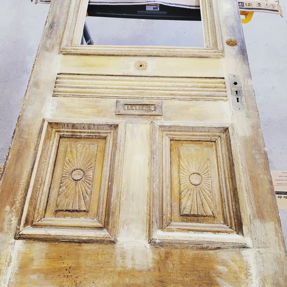RefinedPaint's tweet photo. Before and after of a 130 year old door. Great dramatic colour for a front entry! https://t.co/sHKQcpLvrQ