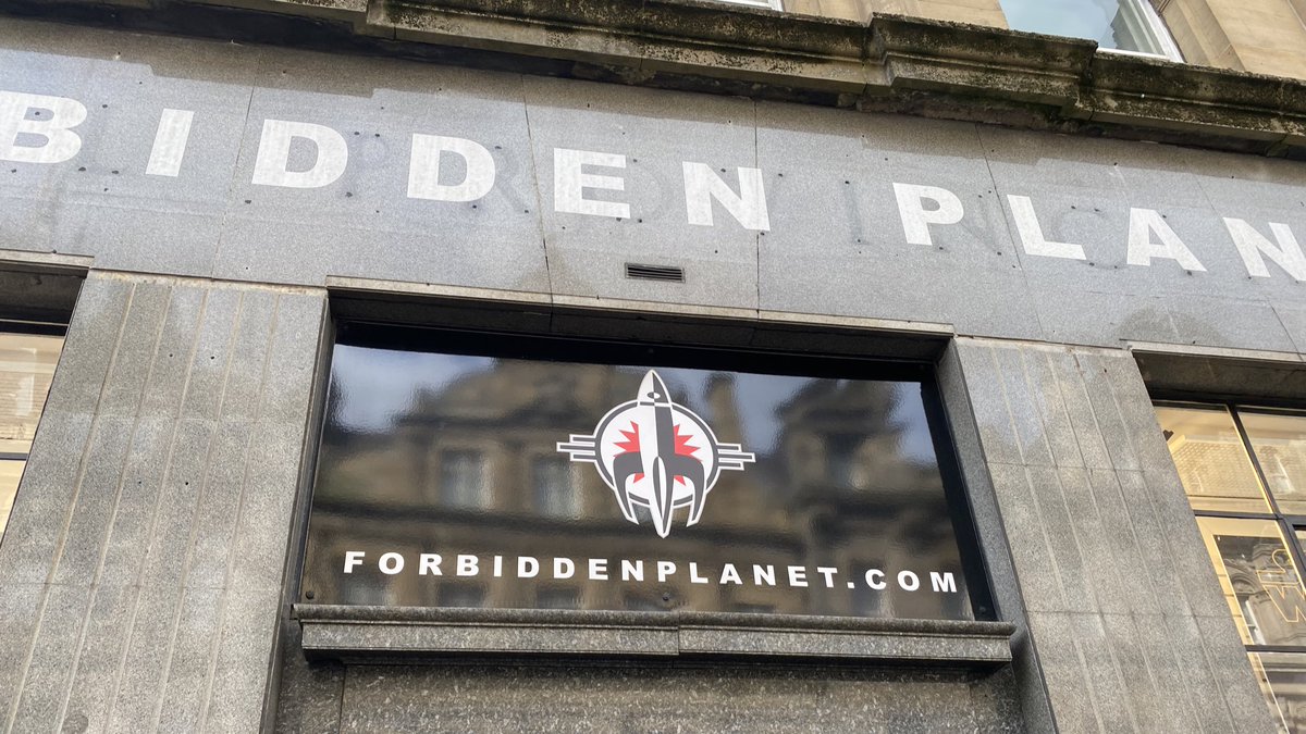 david3012's tweet image. Half an hour to kill before my train home….only one thing to do when in Newcastle! #GeekTime 😊