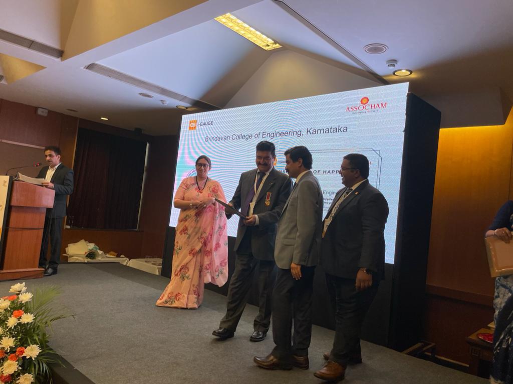 NCCBrindavan's tweet photo. @Brindavan_BGI  is recognised as the institution of happiness in the university and college category for the year 2021-2022. Proud moments for Brindaviants✨✨ https://t.co/SXFZqHmRea