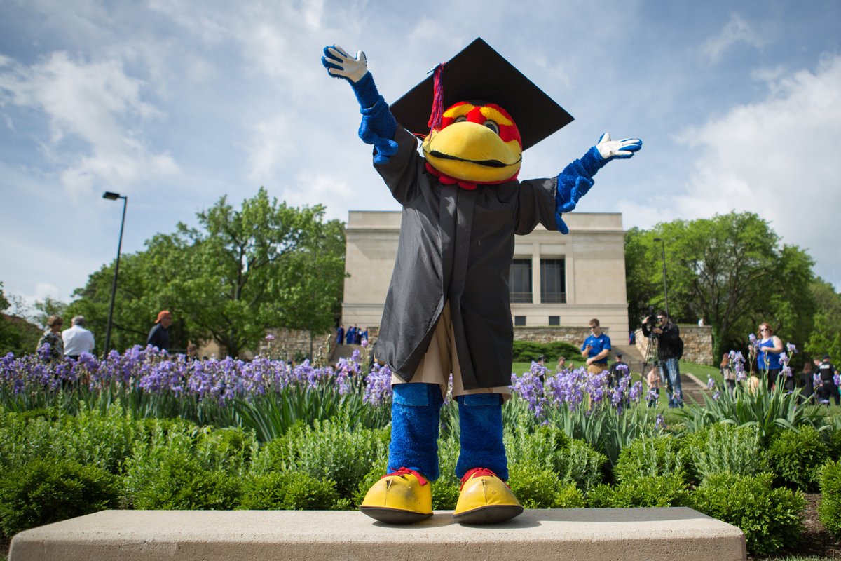 🎓 Livestream <a href="/KUSOEHS/">KU School of Education & Human Sciences</a>’s 2022 Spring Convocation Ceremony online this Saturday, May 14 from 10:30am-12:30pm 👉 rockcha.lk/soehs-grad