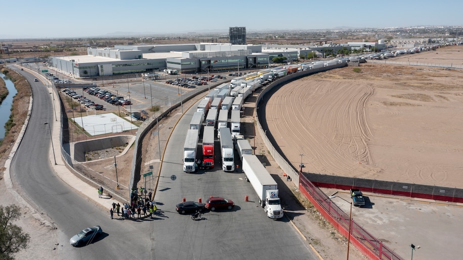 Trucks wait at the Zaragoza International Bridge going into the United States on April 12, 2022. (Omar Ornelas/El Paso Times/AP)