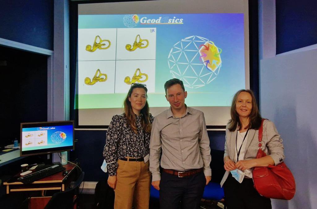 geodaisics's tweet photo. Wonderful @geodaisics workshop on how #AI can help to detect inner ear malformation in the context of cochleovestibular disorders. Poke @SiemensHealthFR @Bayer_FR. We canโt wait for the next workshop about #AlzheimersDisease detection using #ManifoldLearning https://t.co/oCvr1m4Nqh
