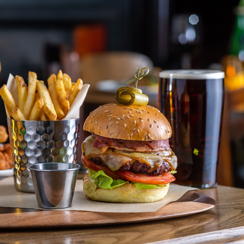 TheJunction_Pub's tweet photo. It's Thursday, the weekend's nearly here and it's burger club! Enjoy any of our amazing burgers tonight and get a pint for free! #harbornevillage #harborne #harbornelife #B17 #birmingham #birminghamlife #birminghamplaces #community #thejunctionharborne #thejunction #burgers https://t.co/YeeqQJbKrj