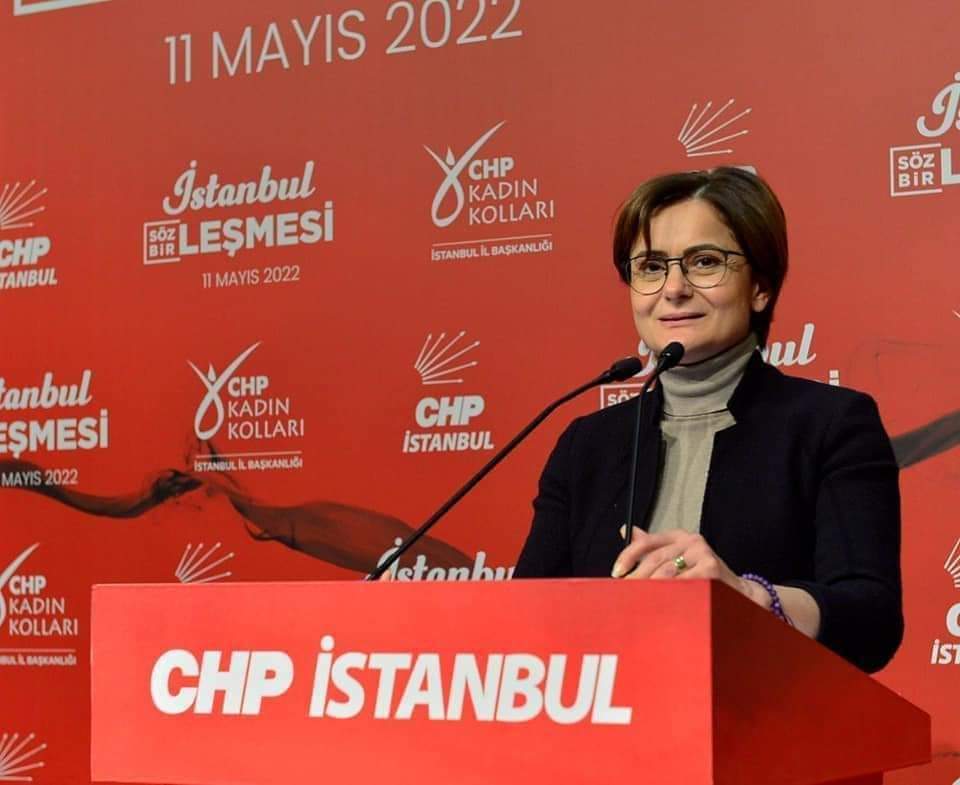 CHP İstanbul İl Başkanımız Canan Kaftancıoğlu’na verilen siyaset yasağı ve hapis cezası Türkiye'de hukukun ne hale geldiğini göstermektedir. Bu kararın hukuki olmaktan ziyade, siyasi olduğu çok açık ve çok nettir. 

Sayın Kaftancıoğlu'nun yanındayız.
#CananKaftancıoğlu