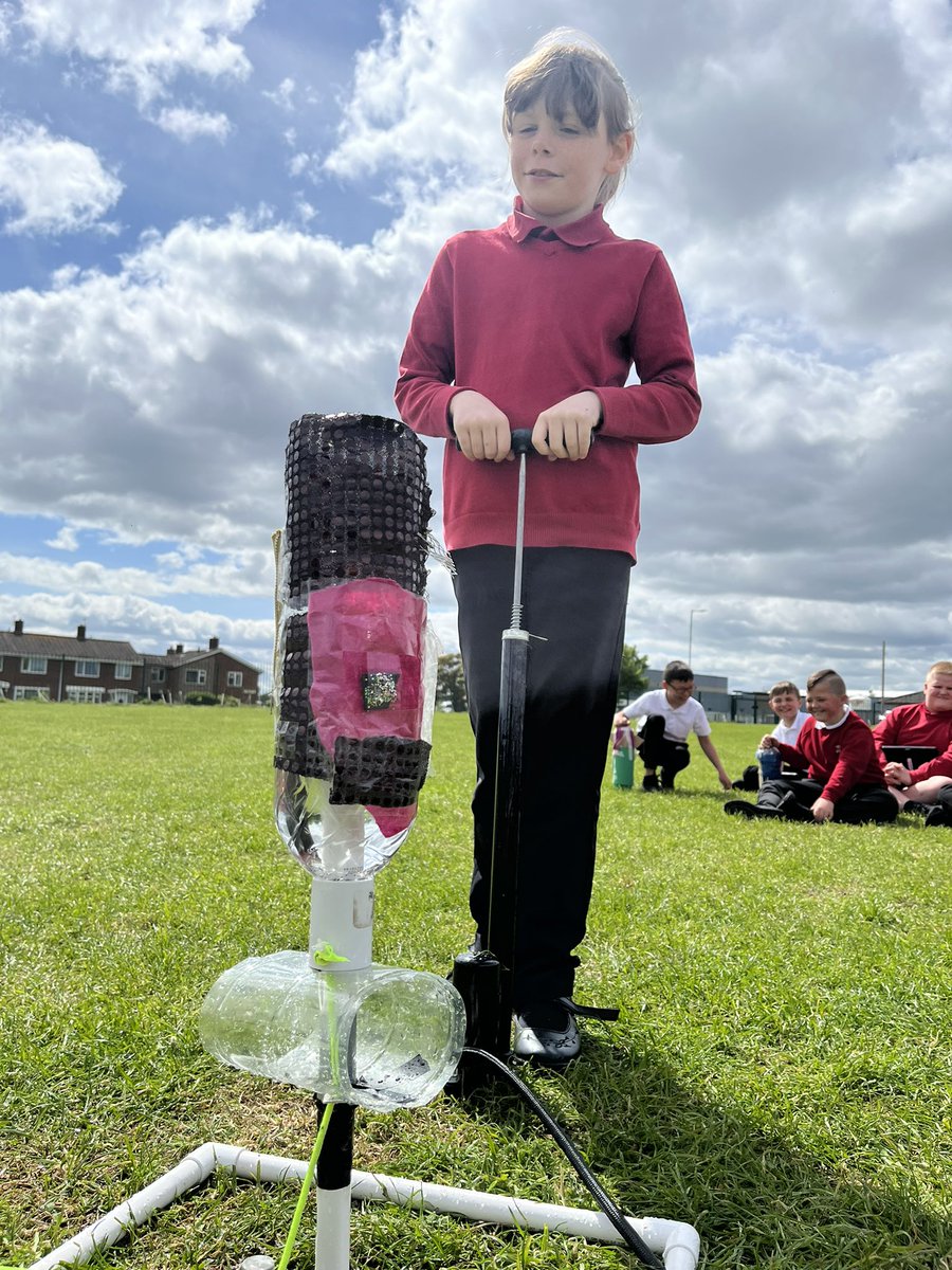 HGPAMrGalt's tweet photo. Does the design of the rocket affect its length of flight? It’s launching time at the Harrow Gate rocket launch pad to find out 🚀🤔 3…2…1… #harrowgateacademy #harrowgatescience #harrowgatestem https://t.co/bT0tJ89DeG