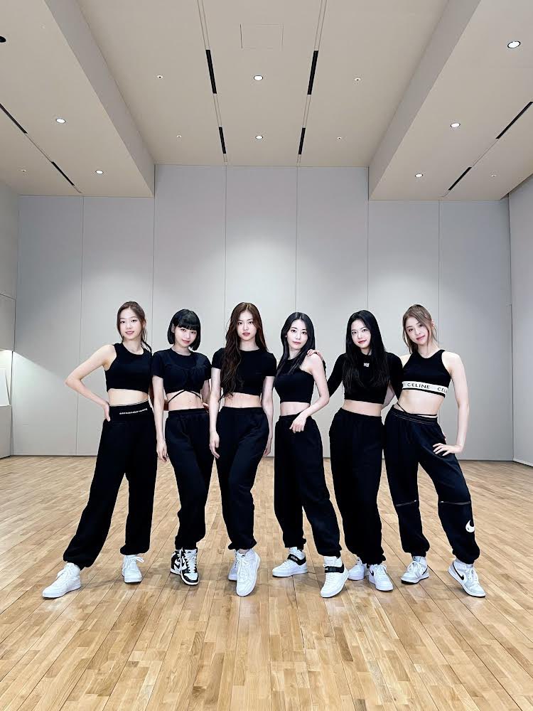 awsakura's tweet image. After one week of our promotion time, we bring you a special gift 💕 This is FEARLESS dance practice! I hope you all enjoy it 🫶🏻

youtu.be/BPUxQT89nEA