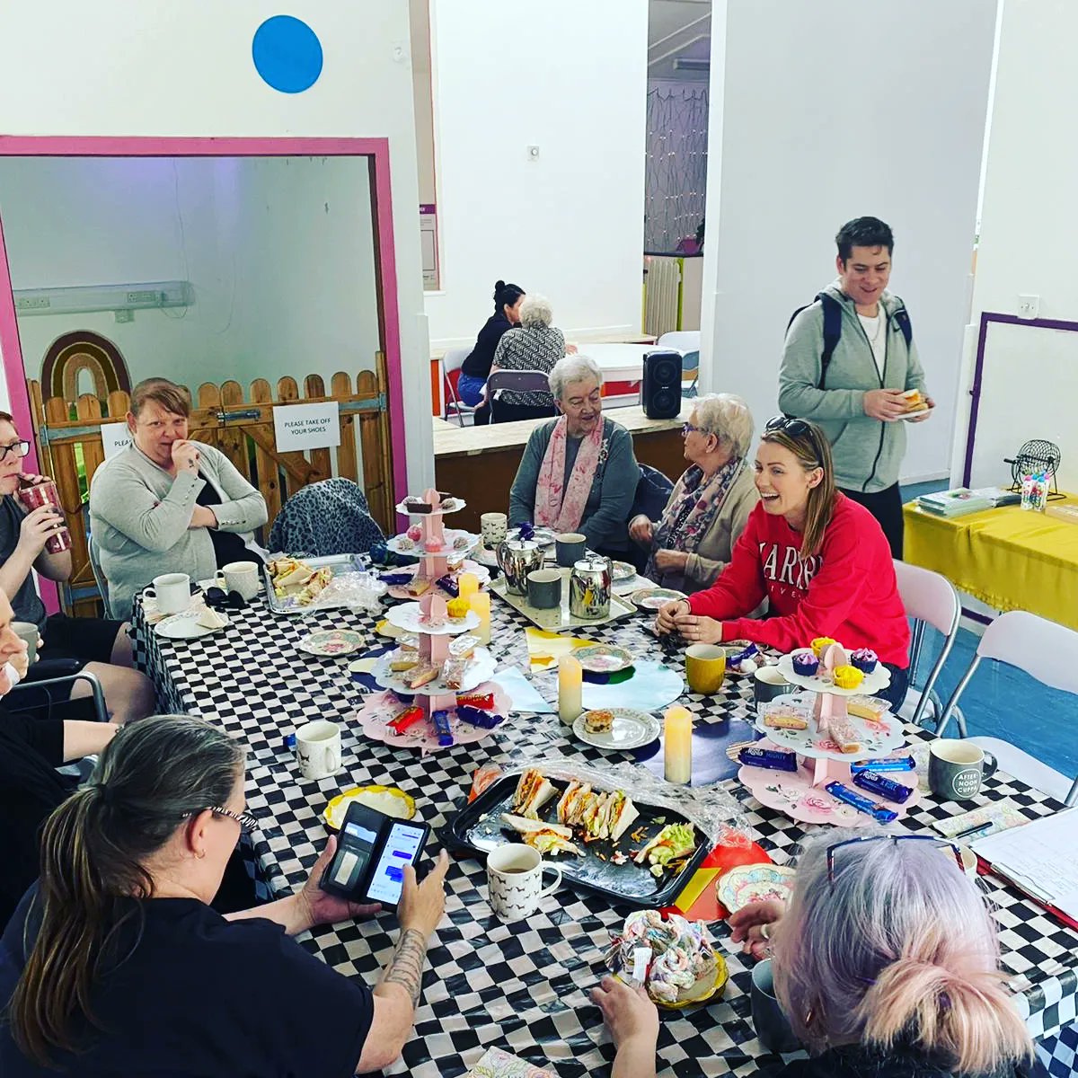 NewRhythms0's tweet image. Some free food, bingo and hand massages at our new Community Lunch in Sighthill. Join us every Thursday ❤️