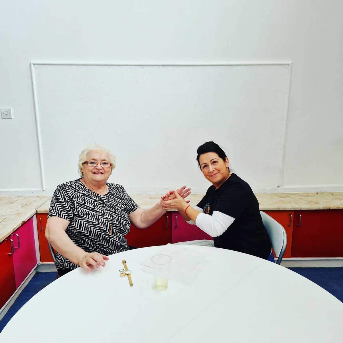 Some free food, bingo and hand massages at our new Community Lunch in Sighthill. Join us every Thursday ❤️