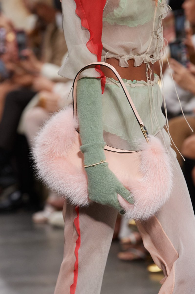 d__ty's tweet photo. Fendi fall/winter 2022
milan fashion week
https://t.co/swrq9xMZx3 https://t.co/xhBtNf21J5