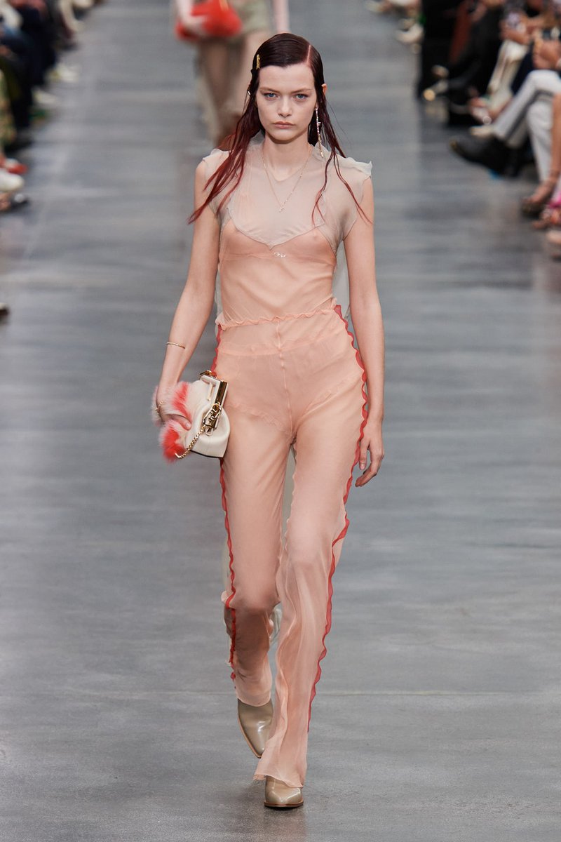d__ty's tweet photo. Fendi fall/winter 2022
milan fashion week
https://t.co/swrq9xMZx3 https://t.co/xhBtNf21J5