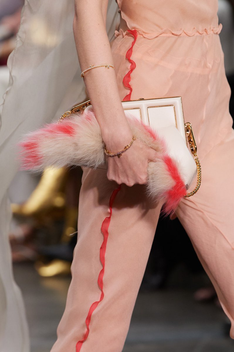 d__ty's tweet photo. Fendi fall/winter 2022
milan fashion week
https://t.co/swrq9xMZx3 https://t.co/xhBtNf21J5