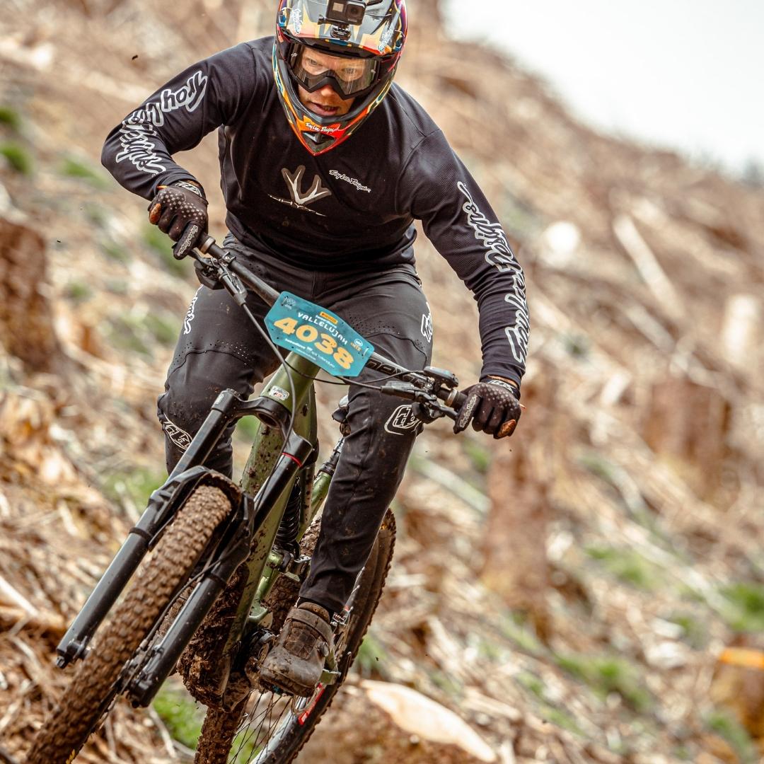 WhyteBikes's tweet photo. Whyte Designer & Race team member Sam Shucksmith took a new prototype e-Bike out for a spin at the weekend πβ‘
Congratulations on 1st place @samshucksmith ππΎ
#ebike #ebikeenduro #prototypebike #mtb #enduromtb #endurobike https://t.co/sBzu0UGxeH