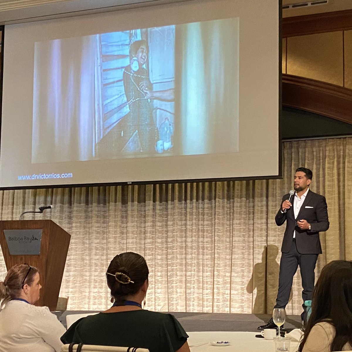 Relevantreading's tweet photo. @drvictorrios describes the feeling that he has lived two lifetimes: one on the streets of Oakland and one as a professor and father. He urges us as #AltEd educators: “We need to offer our young people a chance at a second lifetime.” 👏🏽 https://t.co/r0PZUnjjfq