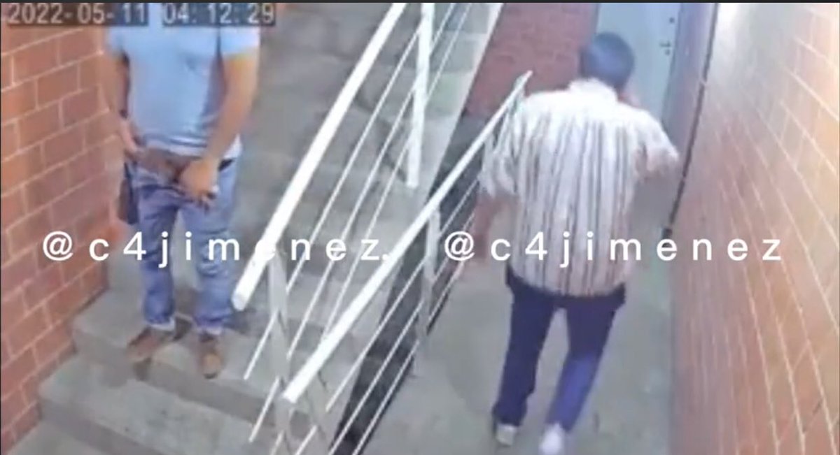 c4jimenez's tweet photo. IDENTIFICAN AL QUE ANDA LUCIENDO SUS MISERIAS
Aseguran q se llama David.
Vive en la @stamalaribera
Y así anda exhibiéndose frente a la cámara de una mujer.
La @FiscaliaCDMX dice q no lo investiga, pues está esperando q alguien vaya a denunciarlo.
Si ud lo conoce, exhíbalo! https://t.co/3cV3zOUzpv