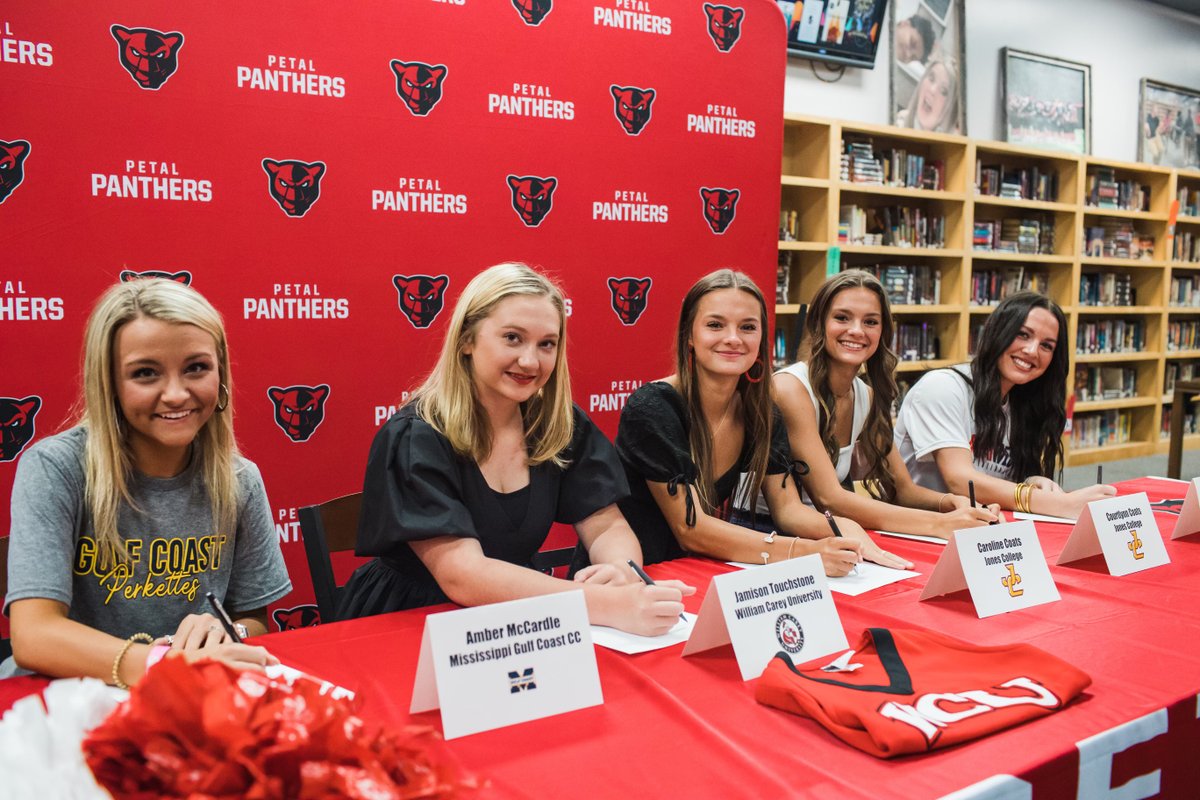 petalschools's tweet photo. Petal High School hosted 5 cheerleading scholarship signings last Friday. Congratulations to Amber McCardle – Mississippi Gulf Coast CC, Jamison Touchstone – William Carey, Caroline Coats and Courtlynn Coats – Jones, and Lily James – Northwest CC. #PantherProud #TransformThrive https://t.co/6cogYnlggt
