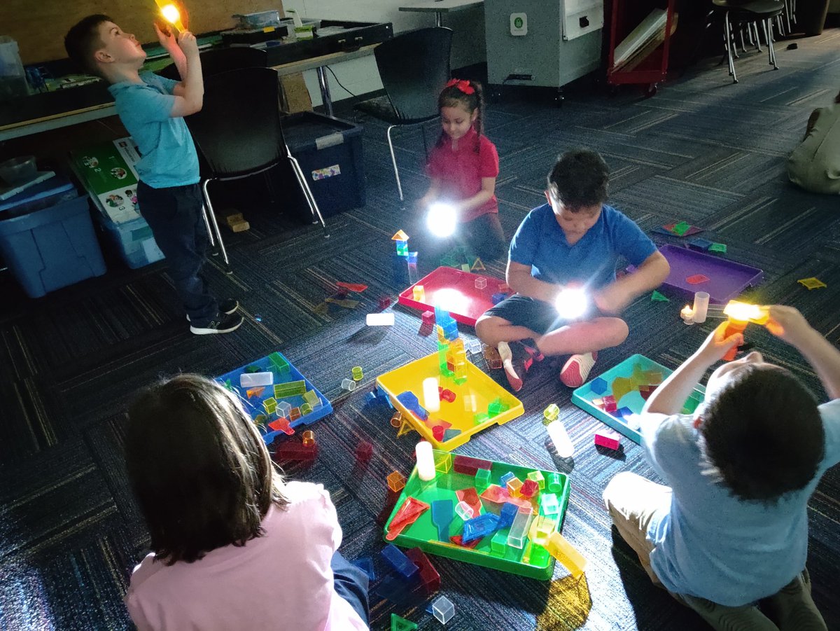StemWloo's tweet photo. 🔦💡Students at Orange Elementary spent some time discovering LIGHT &amp; SHADOW in art class!  STEAM in Action in @WaterlooSchools. https://t.co/EM4rsXMknS