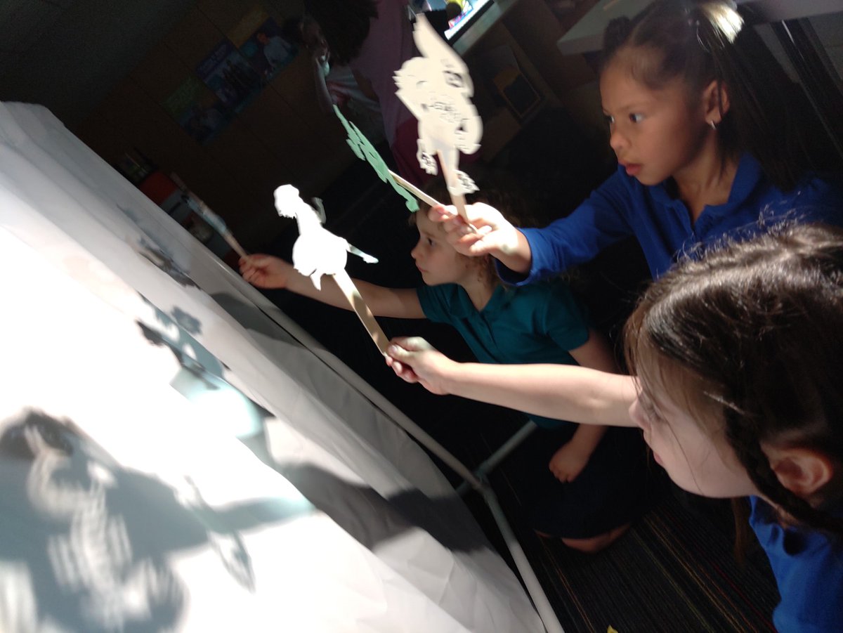 StemWloo's tweet photo. 🔦💡Students at Orange Elementary spent some time discovering LIGHT &amp; SHADOW in art class!  STEAM in Action in @WaterlooSchools. https://t.co/EM4rsXMknS