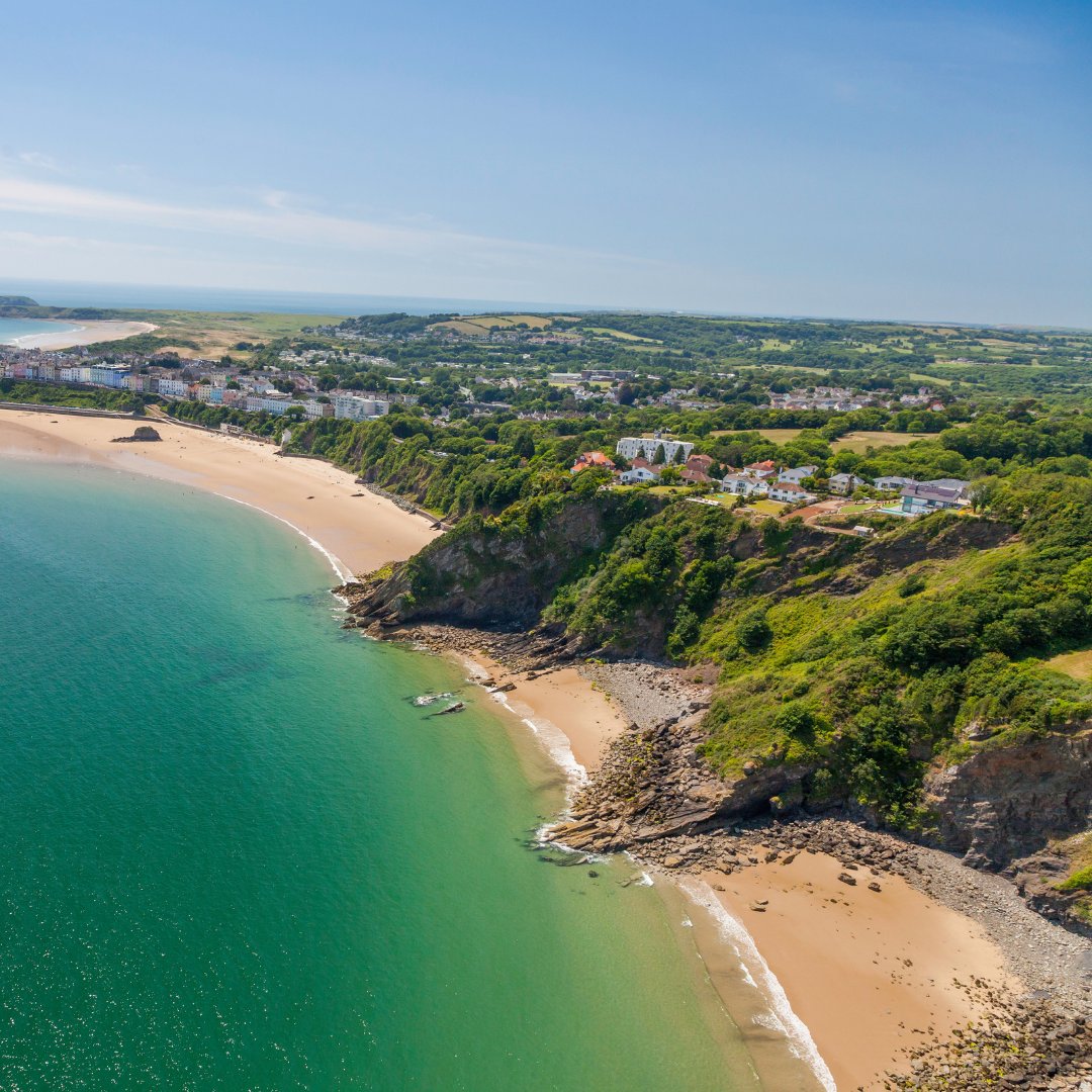 Where is the best place to buy a #holidayhome? 
​
In our latest blog, we examine the perks of buying a second home in the UK, and take a look at the two most popular locations.
​​
​Read it here: residences.luxurylodges.com/where-is-the-b…
