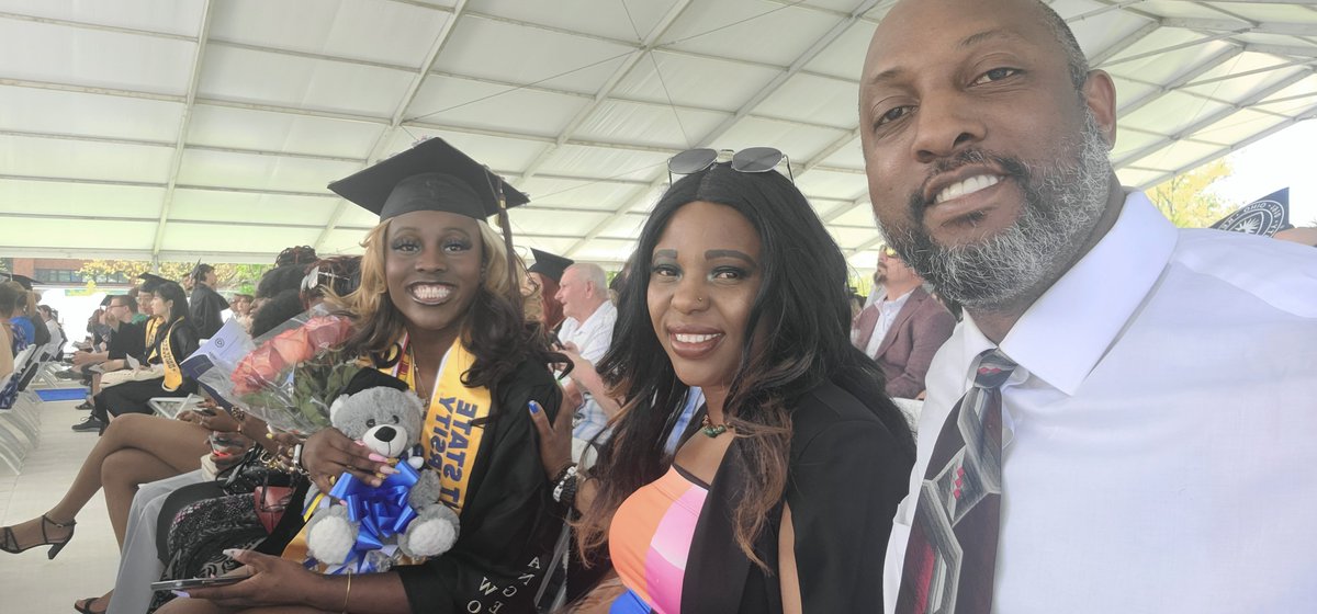 CCWLLC's tweet photo. Feeling Proud, my first baby is graduating. #soproud @CorentyneC #flashforever https://t.co/yzAK1E8XGO
