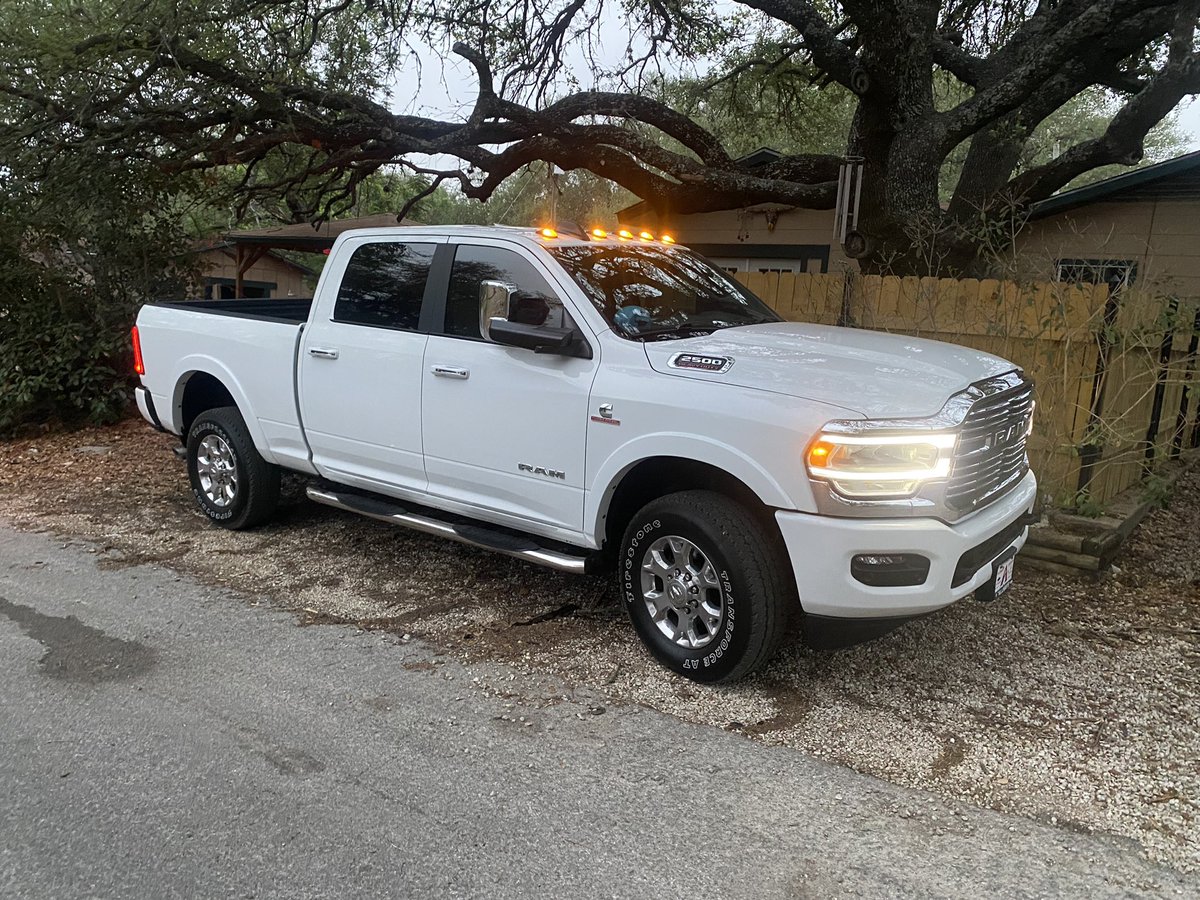 sailysanchez21's tweet photo. Out with the F-150 in with the 2500 🤠 https://t.co/n8AaJPpegk