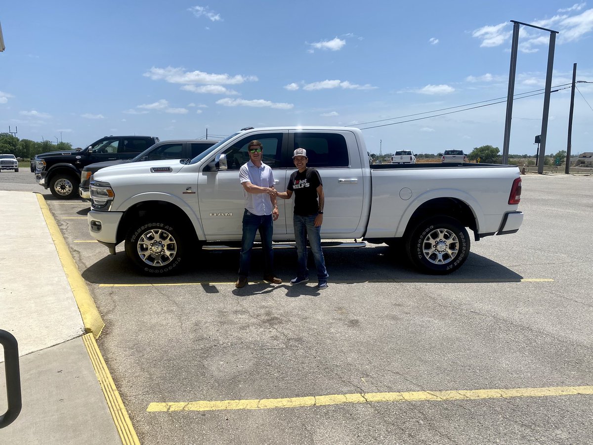 Out with the F-150 in with the 2500 🤠